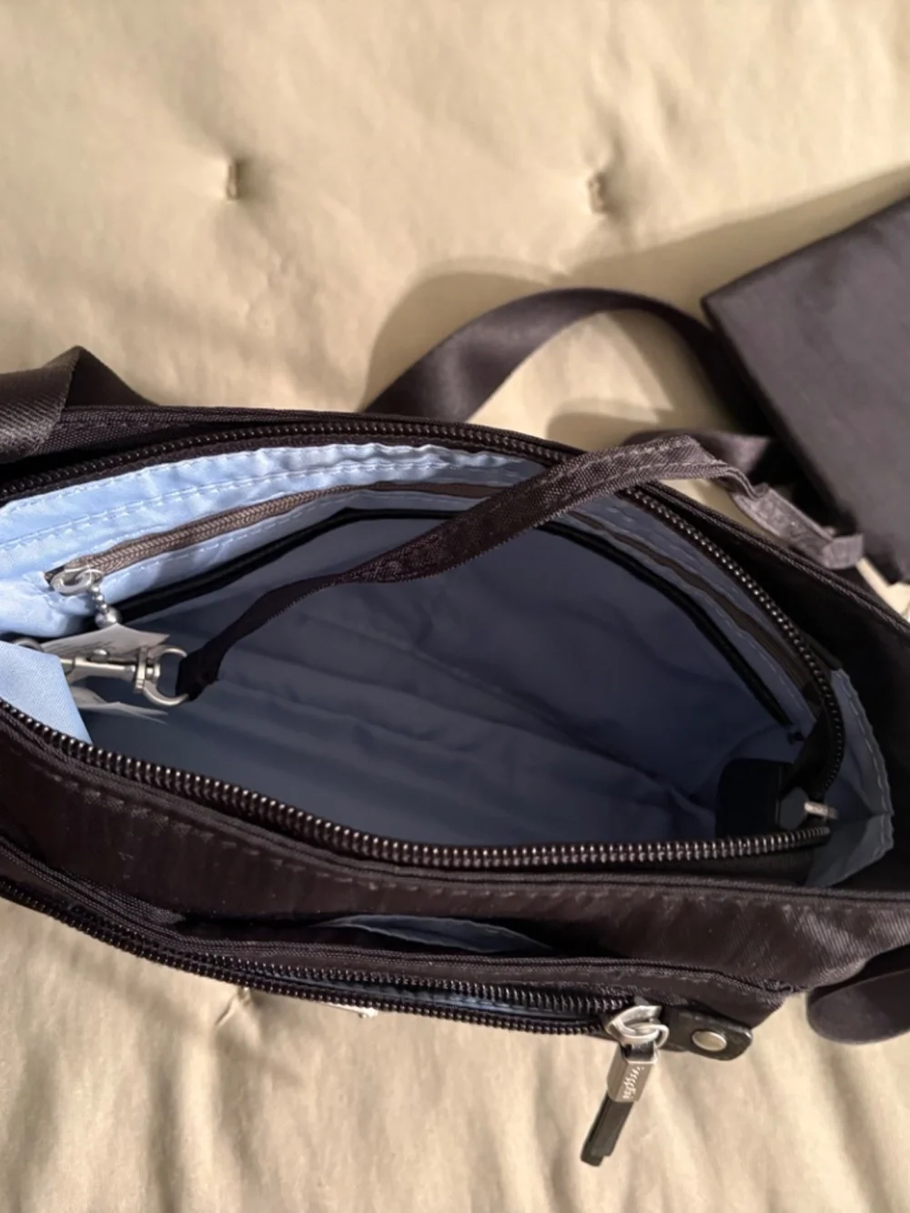 Baggallini Crossbody - Picture 4 of 8